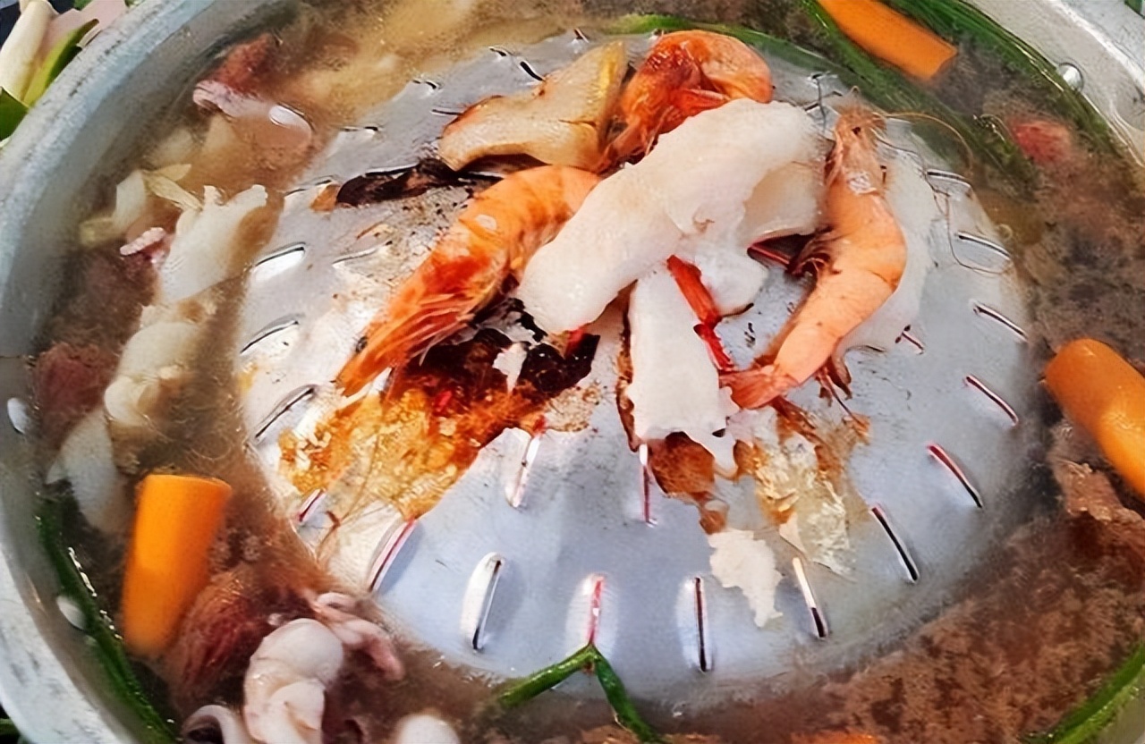 游客直言：在老挝花5元买了一个“毛蛋”，剥开皮一看，食欲全没