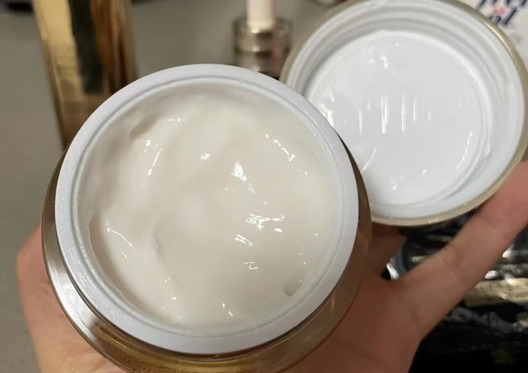 30岁选择抗衰老还是保湿的面霜,30岁用雅诗兰黛哪个系列的面霜