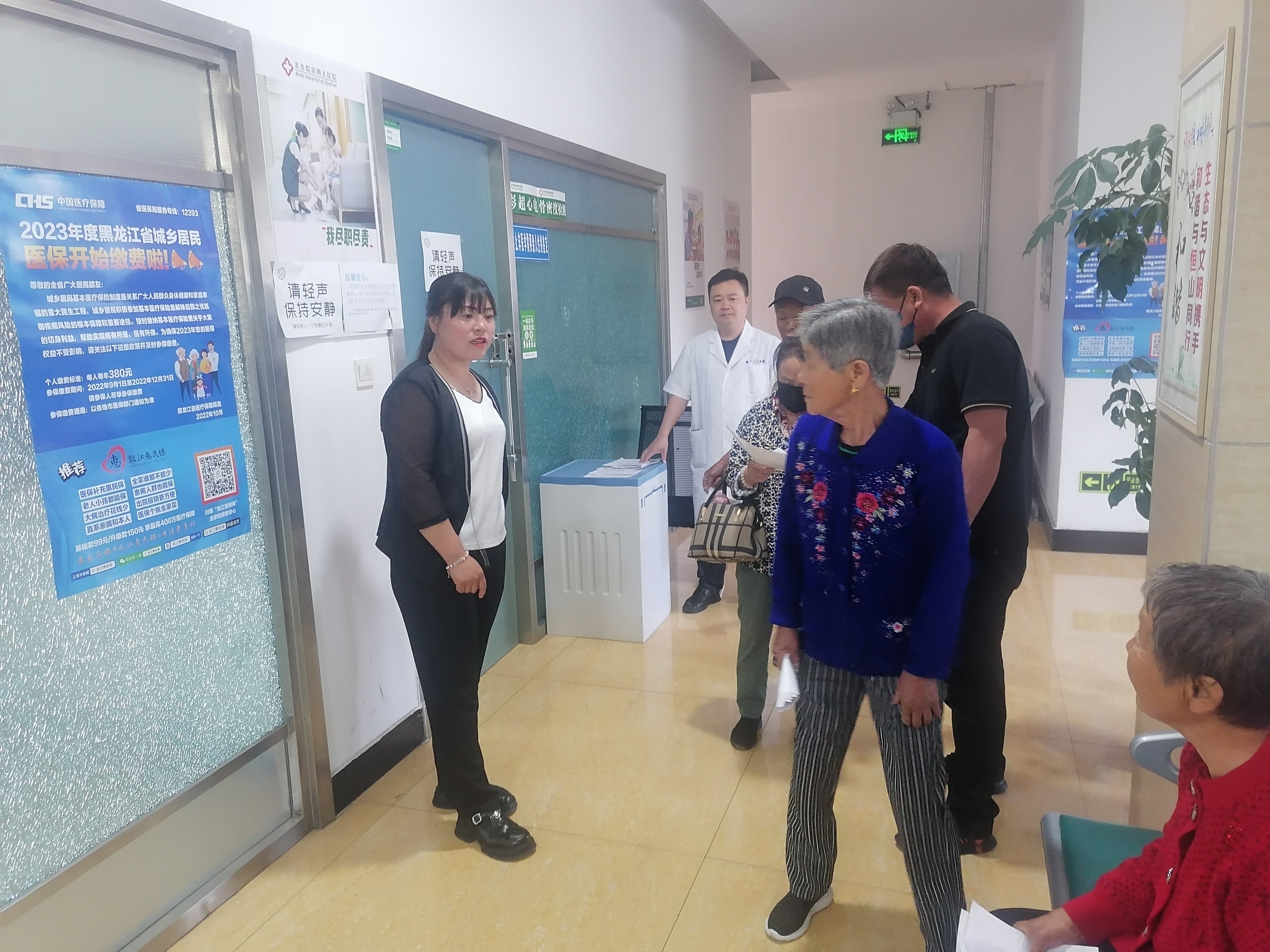 爱心义诊进乡村为民服务暖人心,爱心义诊为偏远乡村群众送健康