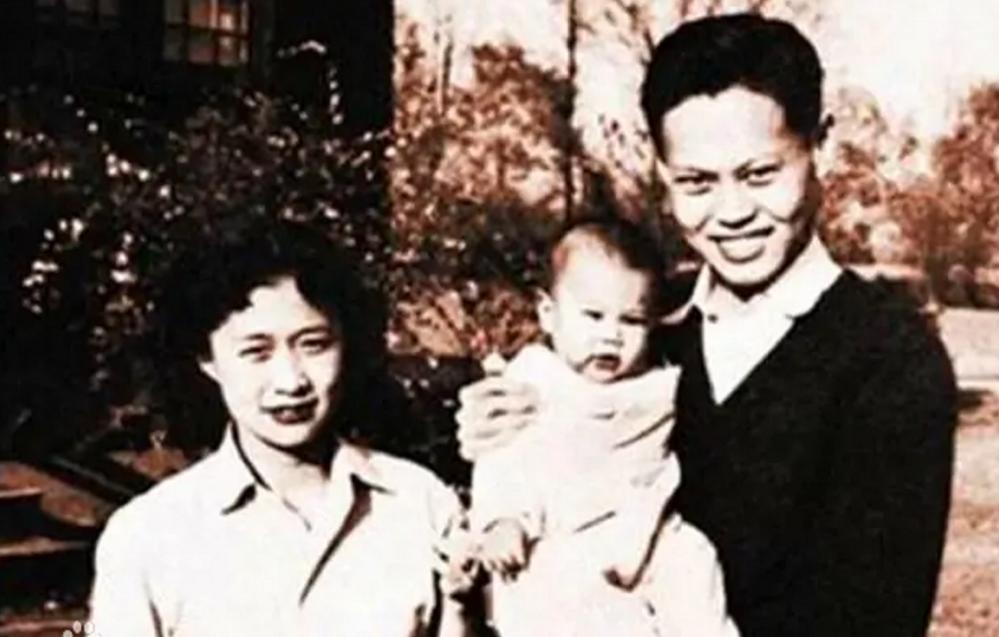 1971年杨振宁回国，称杜聿明为“杜先生”，周总理迅速纠正其错误