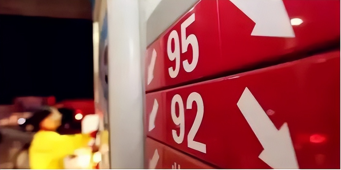 汽车汽油一升等于多少斤,一公斤汽油等于多少升92号的