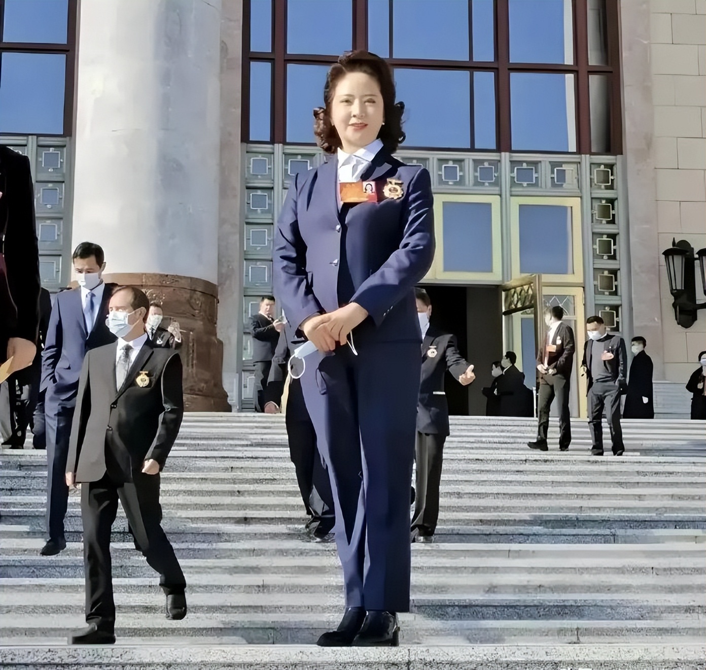 “李少莉事件”持续发酵！看一小区退休老大爷是如何评价她的