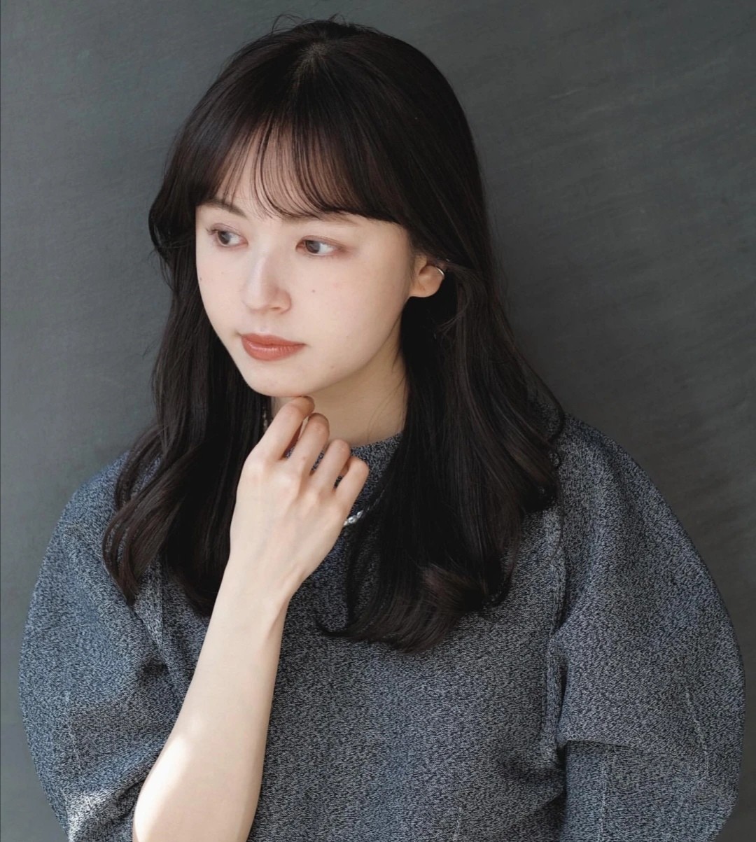 空气刘海锁骨发卷发,空气刘海卷发女生图片