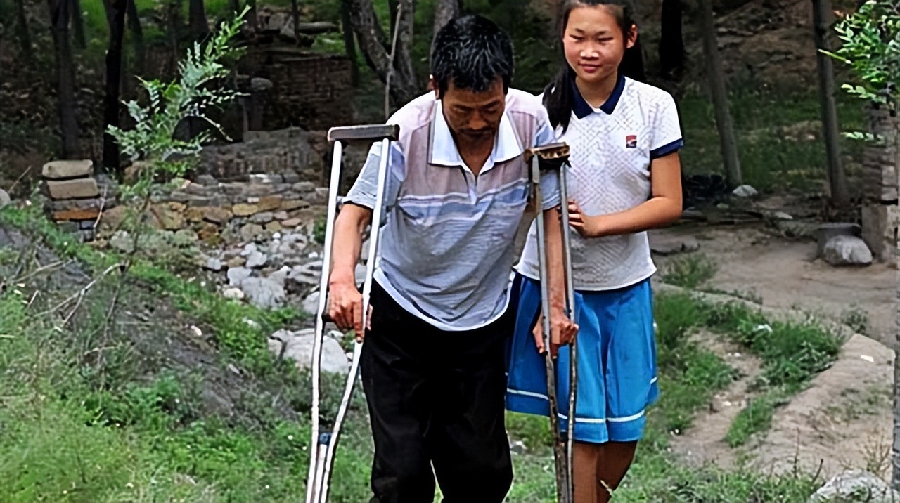 1990年重庆一光棍捡到女弃婴,54岁老汉25年前捡一女弃婴故事