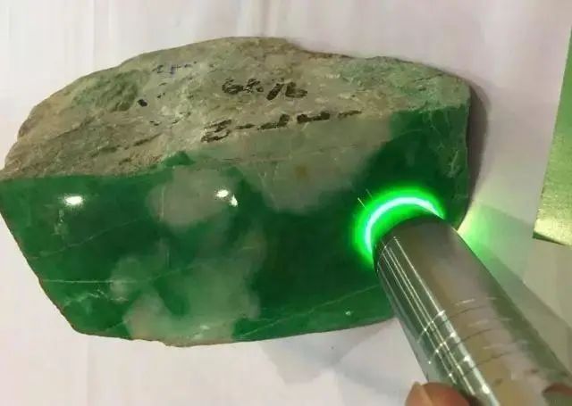 直播间翡翠原石骗局退款指南,直播间购买翡翠原石被骗怎么退款