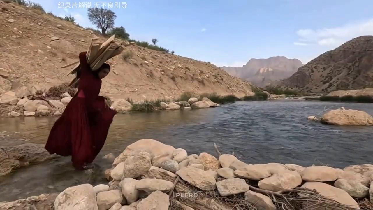 伊朗米娜带孩子进城买冬季衣服,伊朗米娜带孩子最后结局