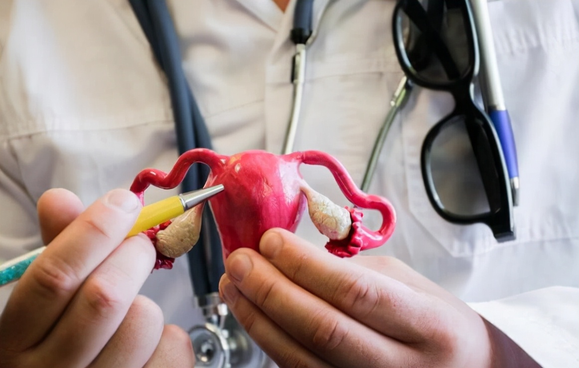 一个女人没有了子宫会怎么样,一个女人没有子宫没有卵巢会怎样