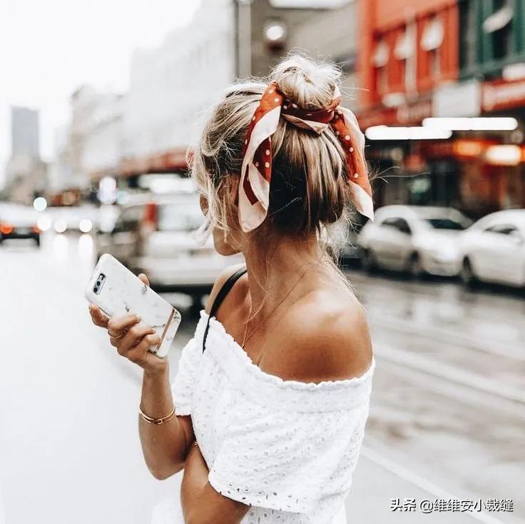 戴丝巾的女人有多时髦？从优雅女神到第一夫人，惊艳了整个时尚圈