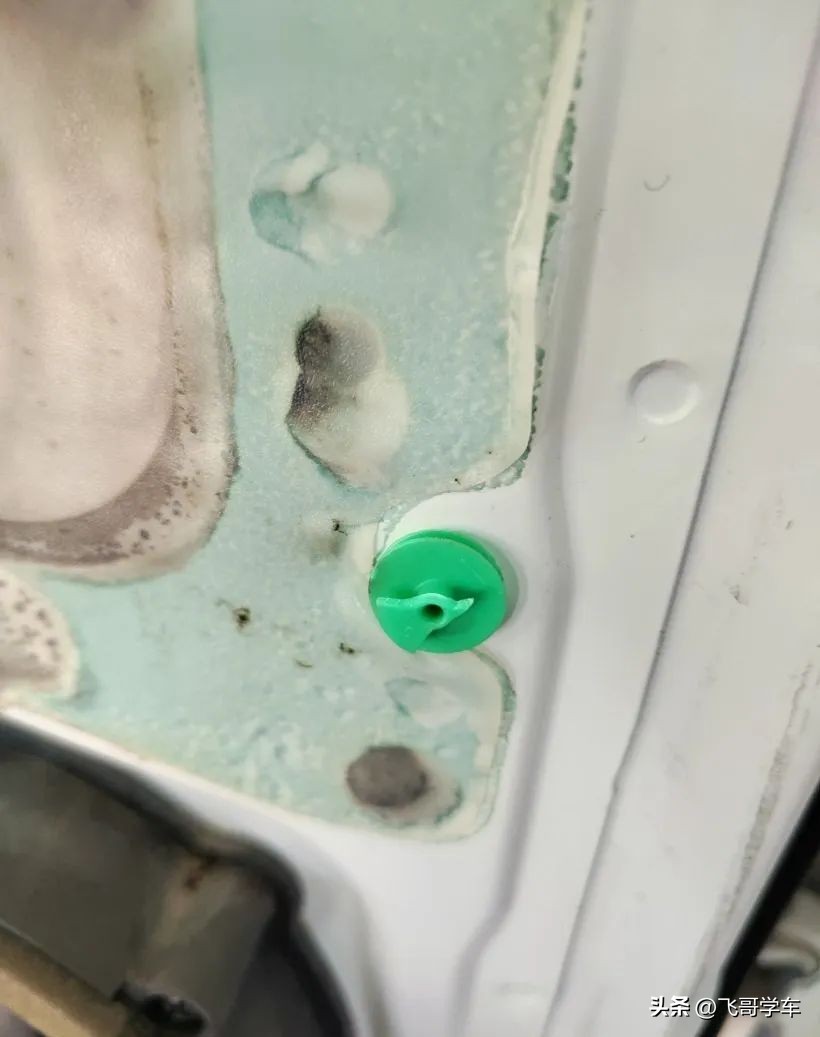 别克凯越车门锁异响和跳动,凯越锁车或者开锁反复跳动