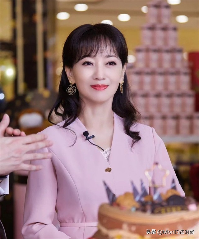 五十岁女人锅盖头发型,适合中年妇女的短头发型