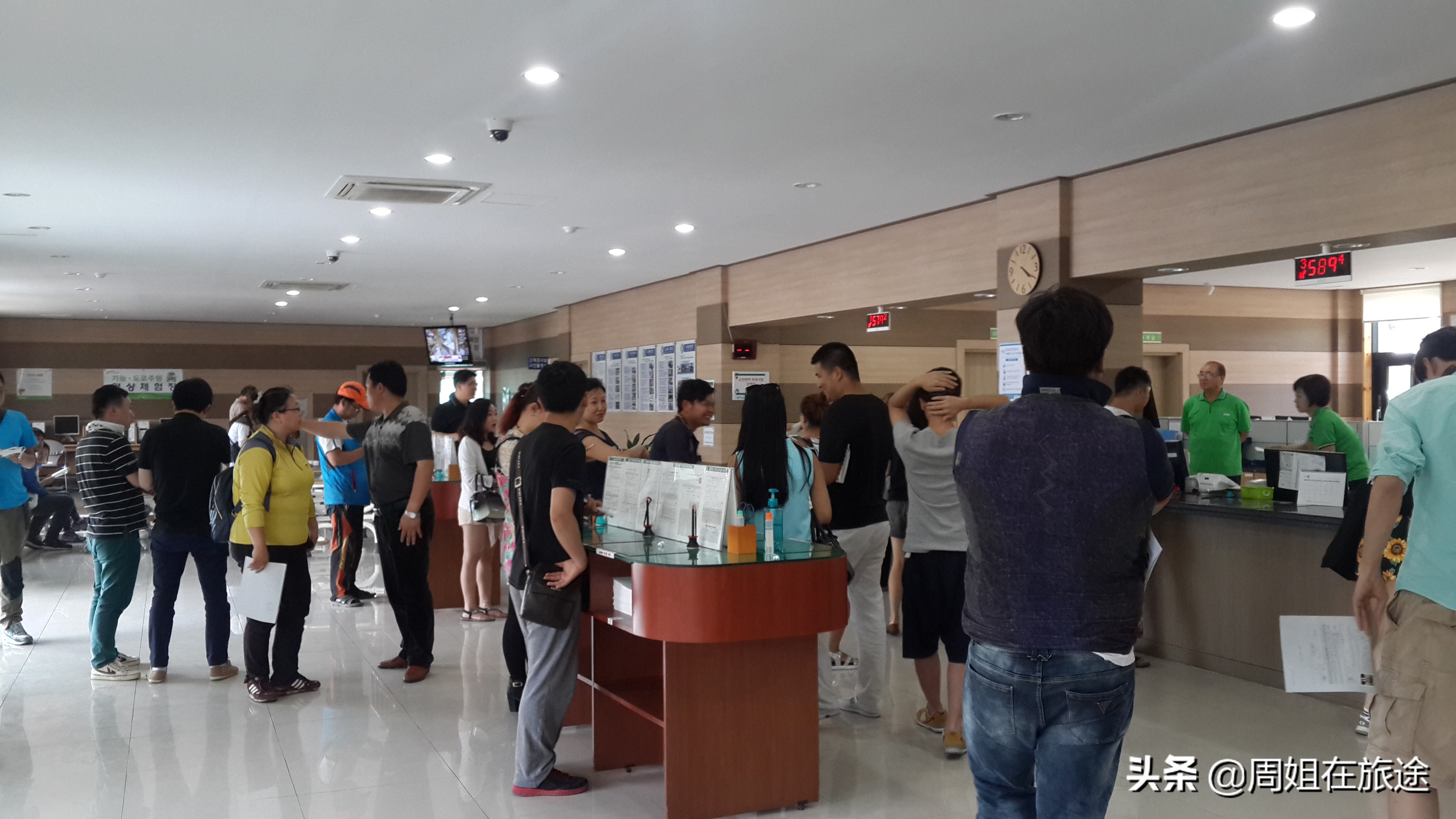 一个人跑去国外旅游，用5天时间考了一个驾照回来，国内能用吗