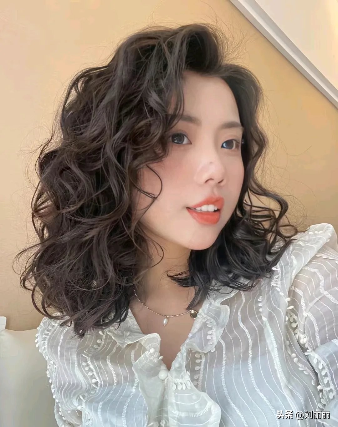 层次短发直发发型图片女,波波头短发烫发满头卷打理视频