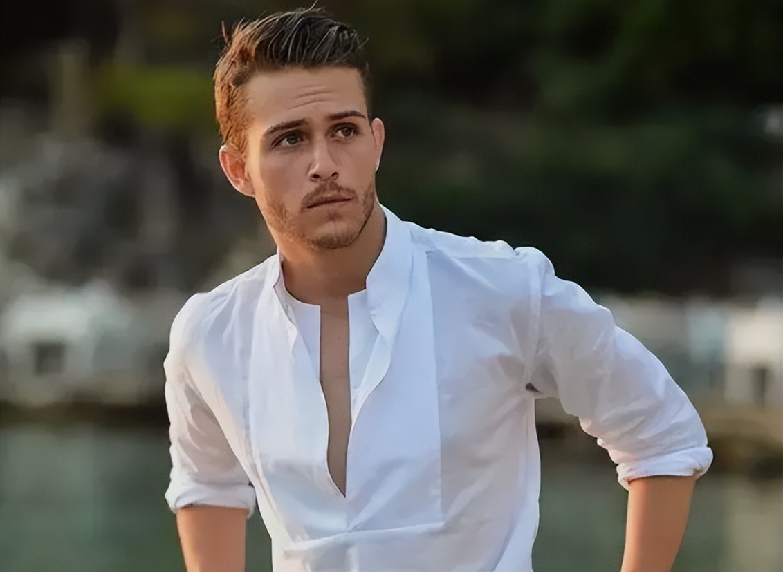 40岁男性毛发变白,40岁男性全身毛发变白是什么原因