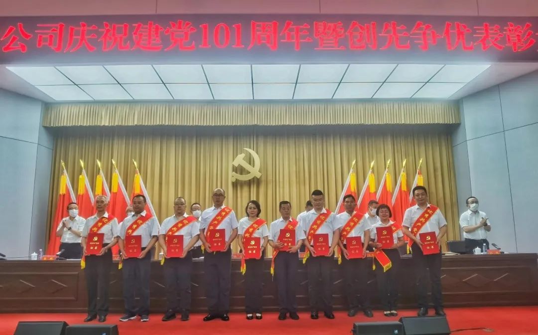 兰州石化载歌载舞为先进劳模庆功,兰州石化60周年