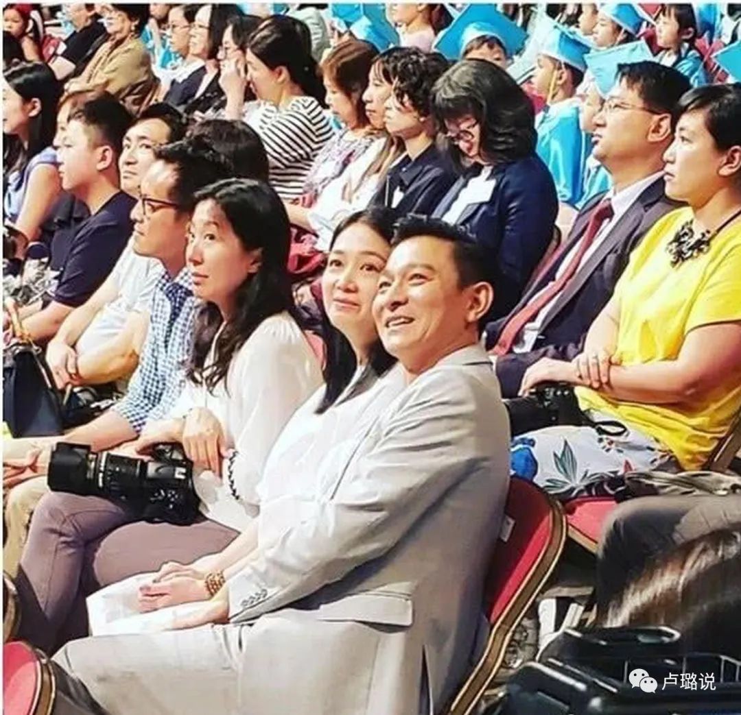 天王隐藏的“大老婆”,把持20亿财产,一生不婚不育,图的是啥?