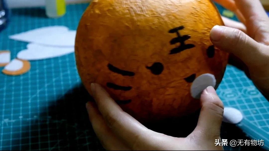 该怎么用纸做虎年灯笼,以虎年为主题的精美灯笼教程