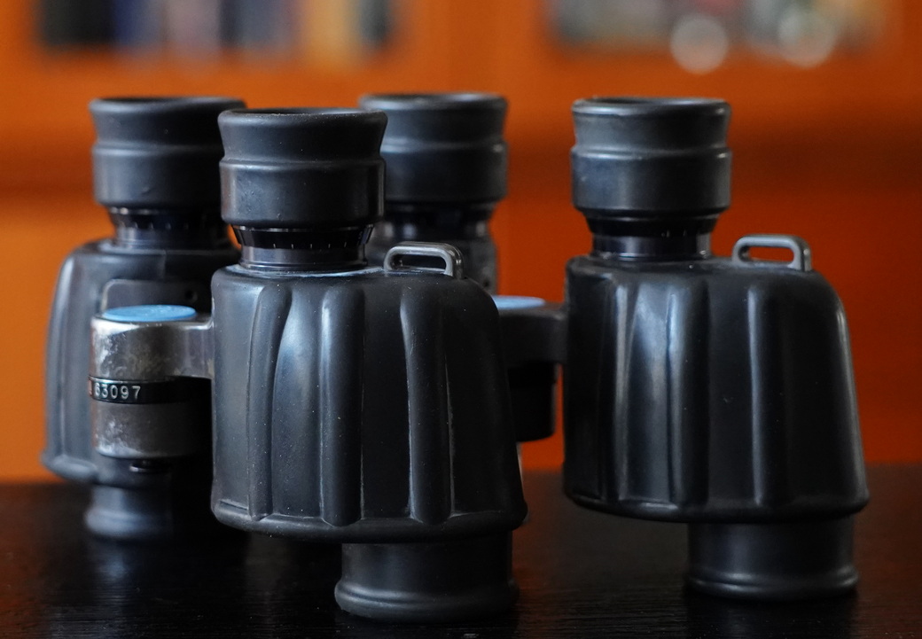 一树梨花压海棠：是*用军**望远镜好？还是名牌望远镜好？