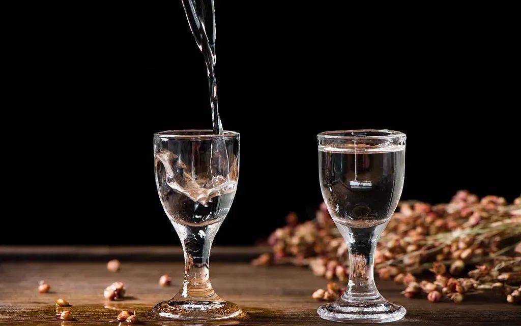 抢占心智I彭小东:白酒为什么最爱投放户外广告，怎么投？