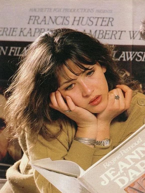 2023年最流行的是什么刘海,2020年最显脸小的刘海