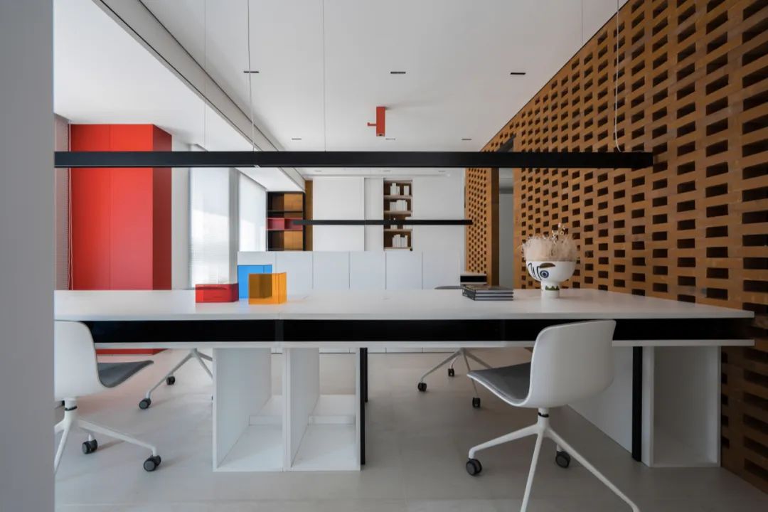 探访100个年轻人的家,居家办公如何克服父母的干扰