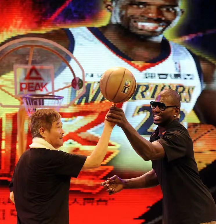 小品演员火力全开,影视演员居中调停,中国足球,一开口就输了