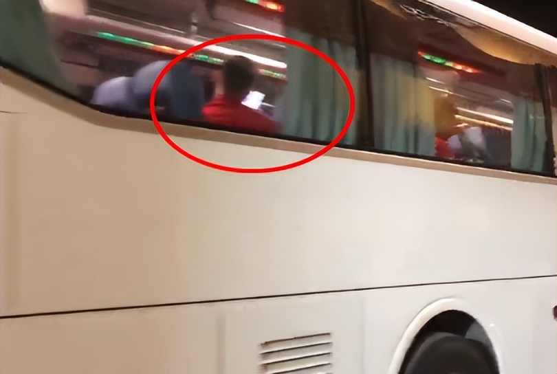 中国男足主帅李霄鹏评价国足,国足阵容大换血李霄鹏给出答案