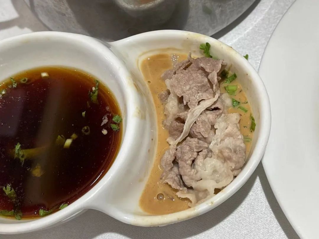 潮爸家7月17日午餐记录，武汉光谷红鼎豆捞吃火锅，牛羊肉涮起来