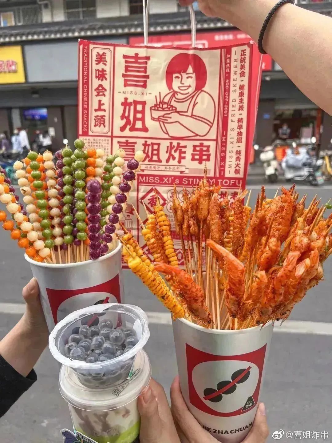 靠10平小店铺从月入5000到月入50000,靠十平米小店铺月挣10万