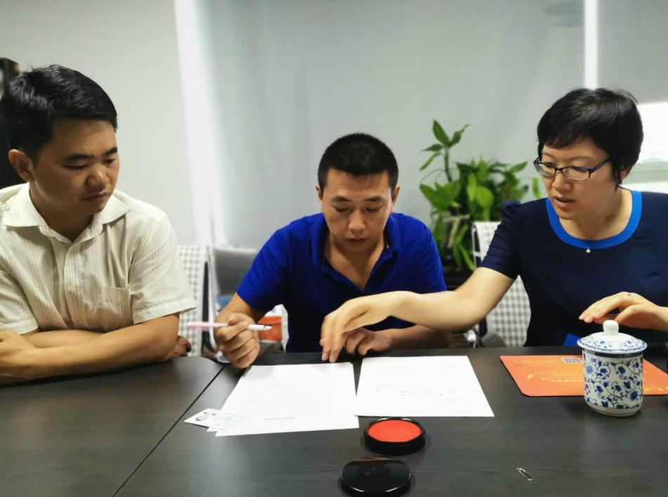 共犯的处罚根据共犯独立性,比较共犯从属理论和共犯独立理论