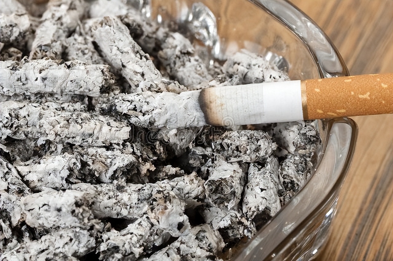 染发膏沾到皮肤上怎么去除小苏打,赛斯罗林染发膏沾皮肤上会变色吗