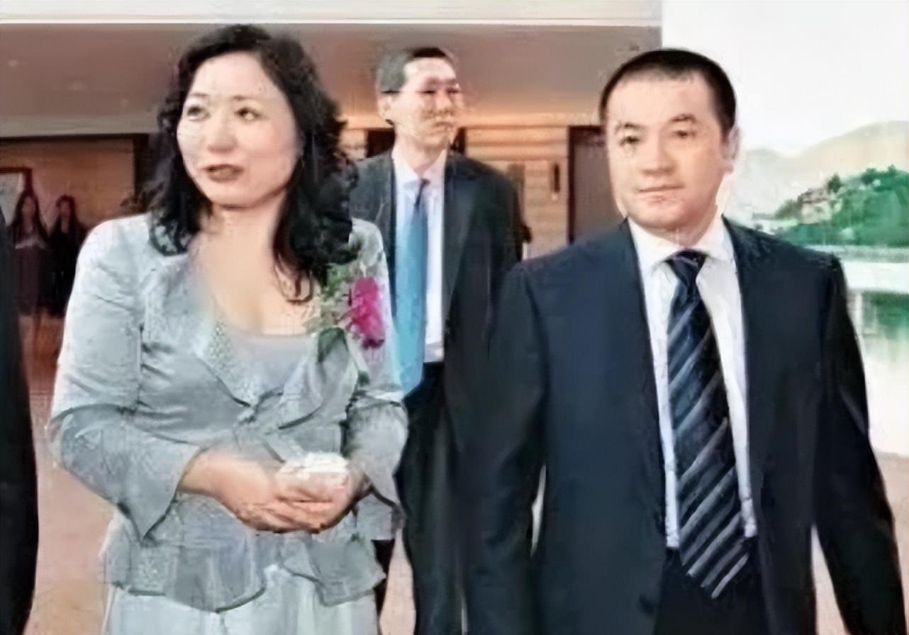 手握11万亩地皮，银行存七百多亿，她才是我国隐形“地产女首富”