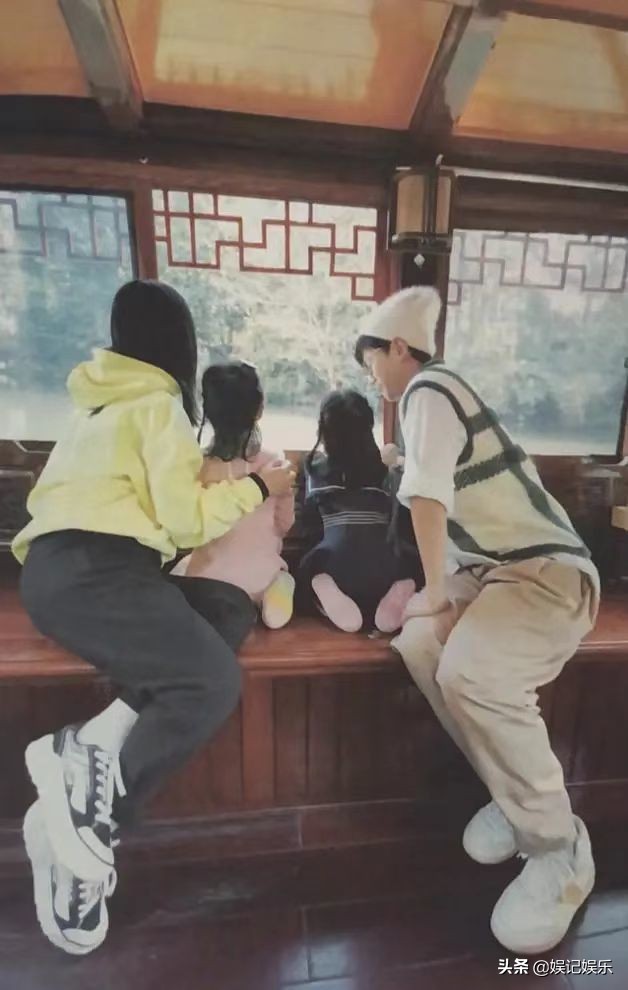 谢娜首晒小咘芽近照,谢娜小咘芽百天照