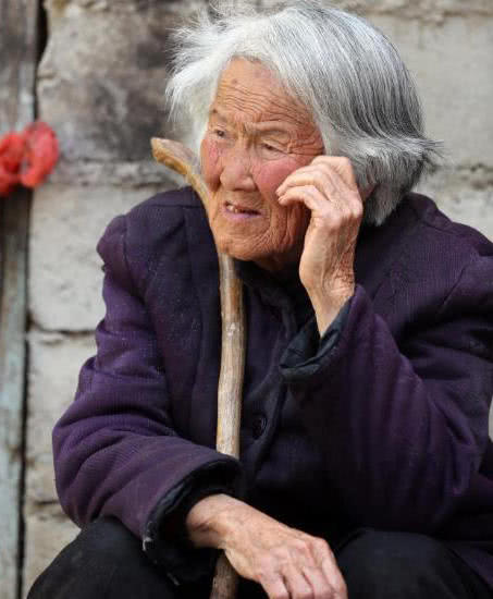 日本少女滞留中国78年，先后嫁5人，心愿：拥有中国身份证享低保