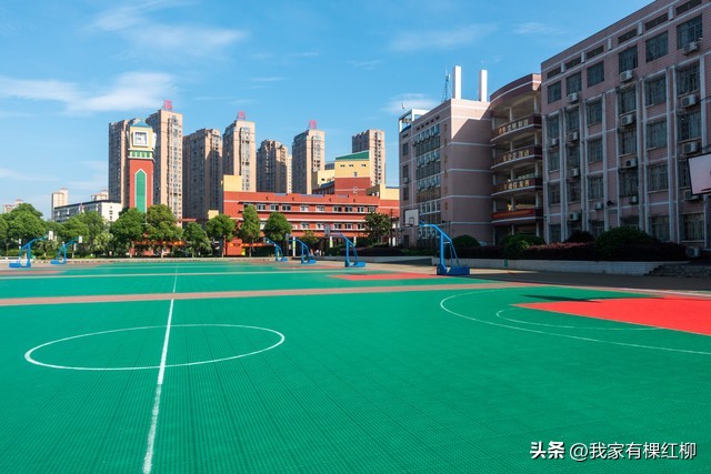 住家保姆怎么和雇主相处,住家保姆在自己房间可以锁门吗