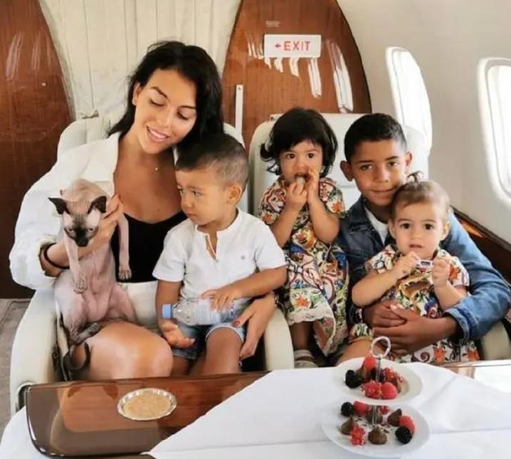 c罗12岁的视频,c罗12岁足球视频