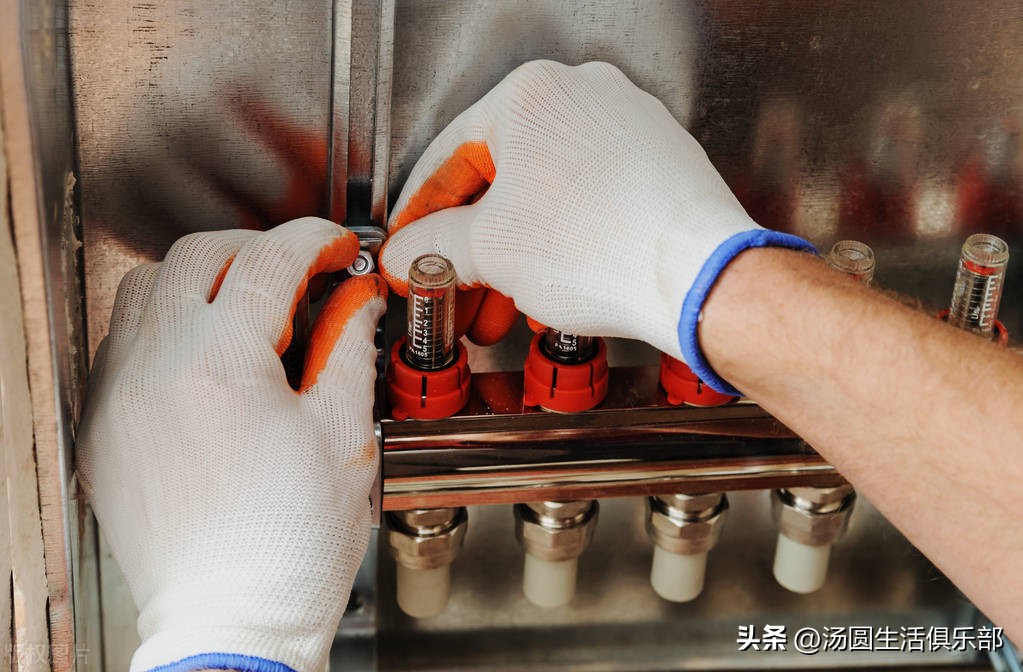 暖气不热回水管一直流着水可以吗,普通暖气回水不热只需一招