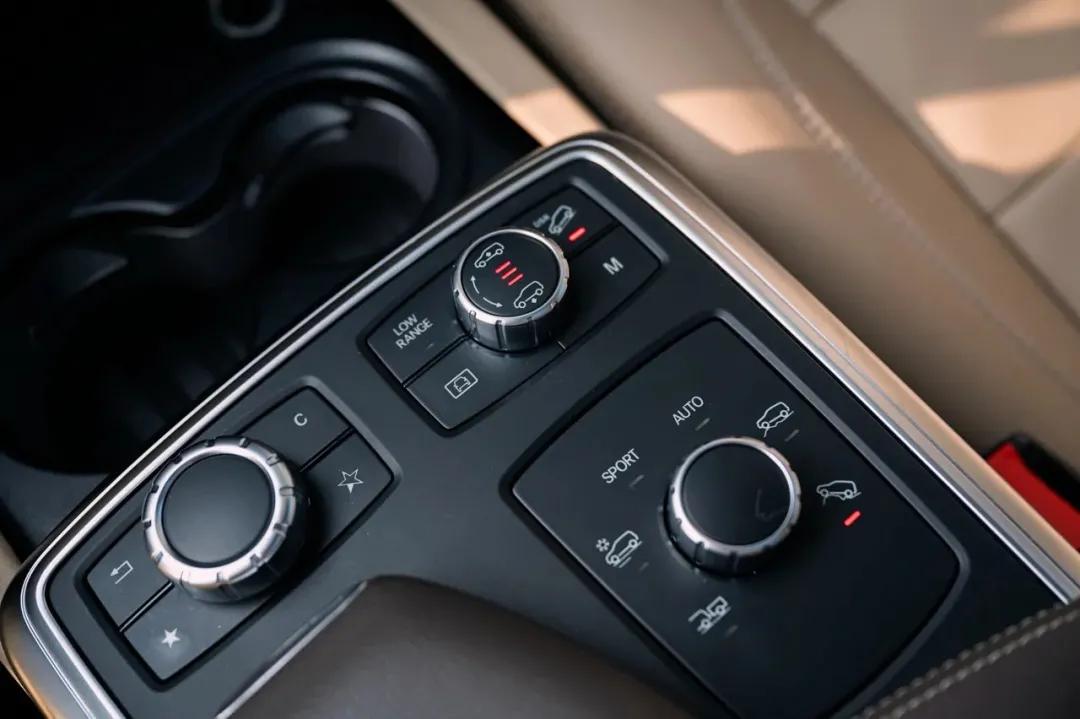 奔驰ml400的二手车实际感受,百万级硬派越野车奔驰ml400