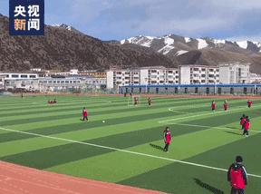 雪山下的梦幻足球场,雪山下的足球场原视频