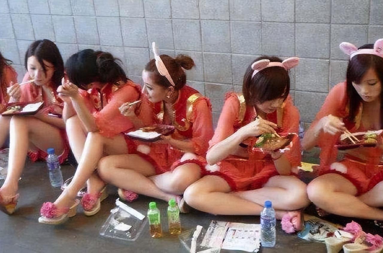 “出*身卖**体”日赚3000元，横店20万群演美女如云，却成为懒汉天堂