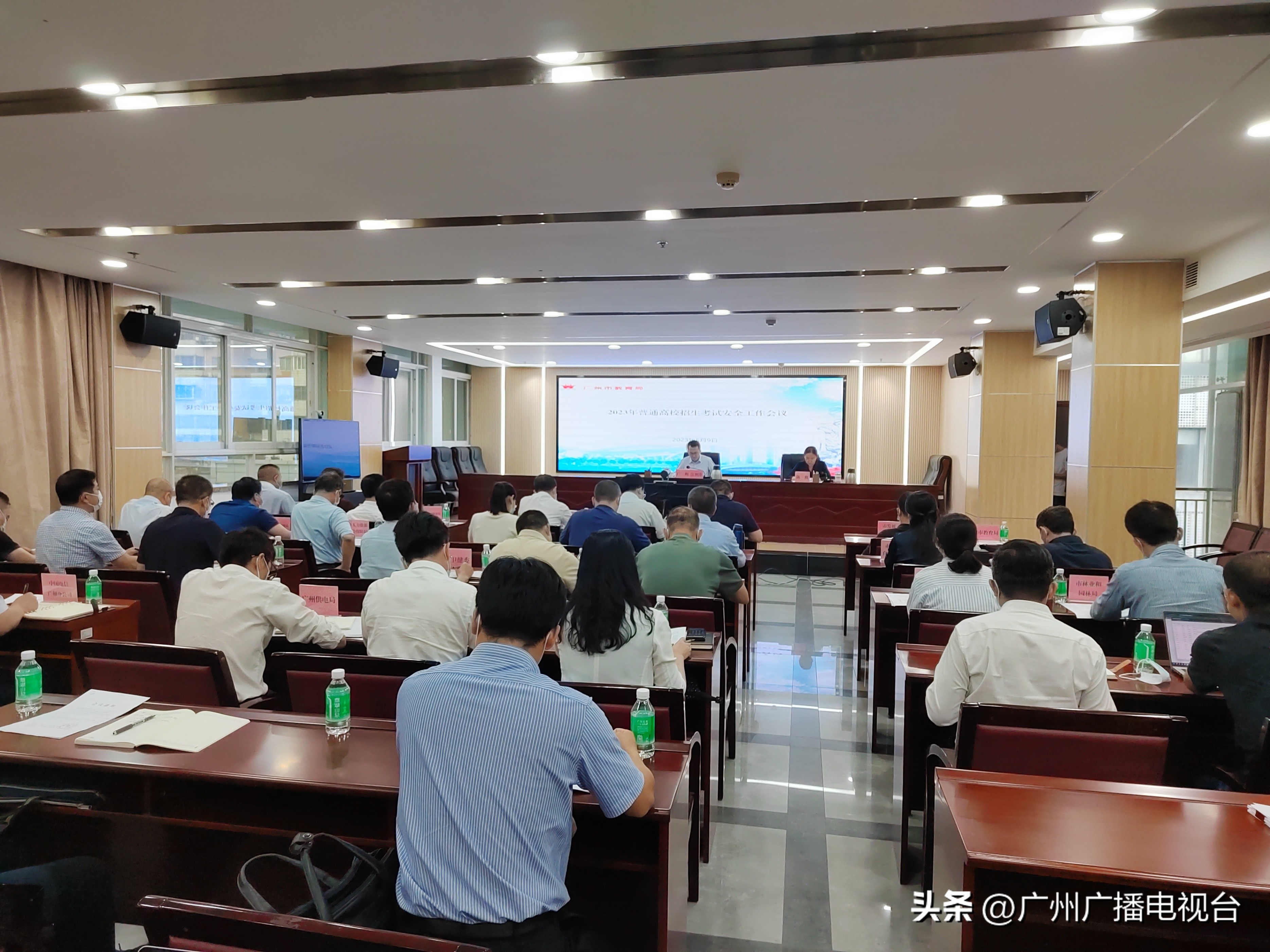 高考安检物检严防作弊,广东高考安检