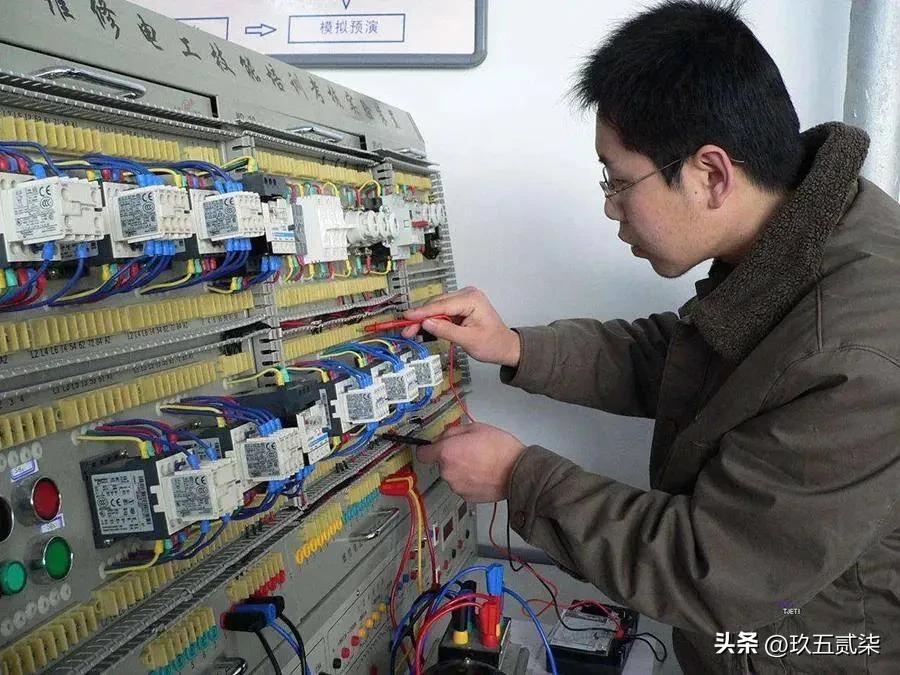 初级电工基础知识技巧,初级电工基础知识培训
