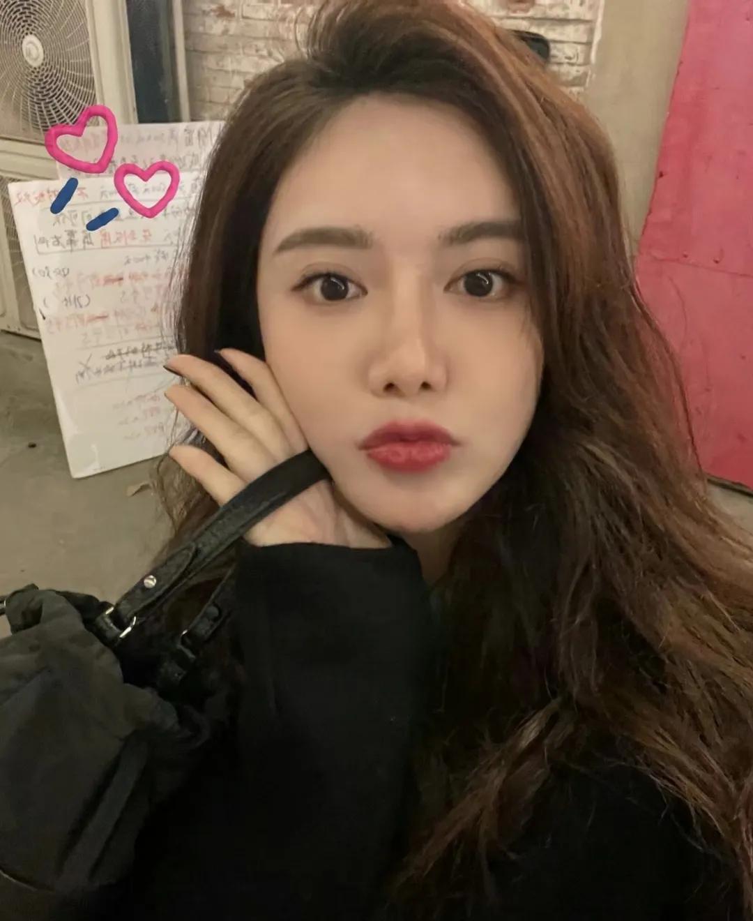 nba主持人美娜生活照,天津主持人美娜个人资料