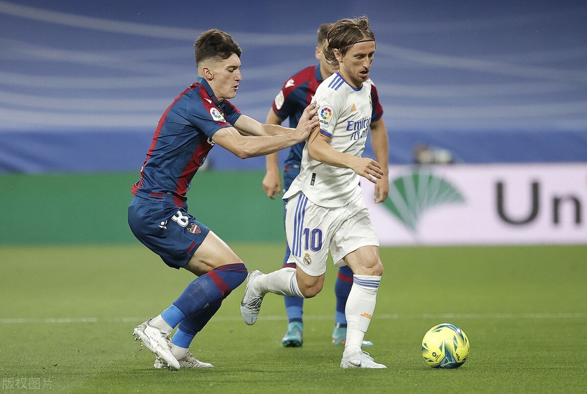 莫德里奇吊射世界波集锦,莫德里奇足坛历史地位排名