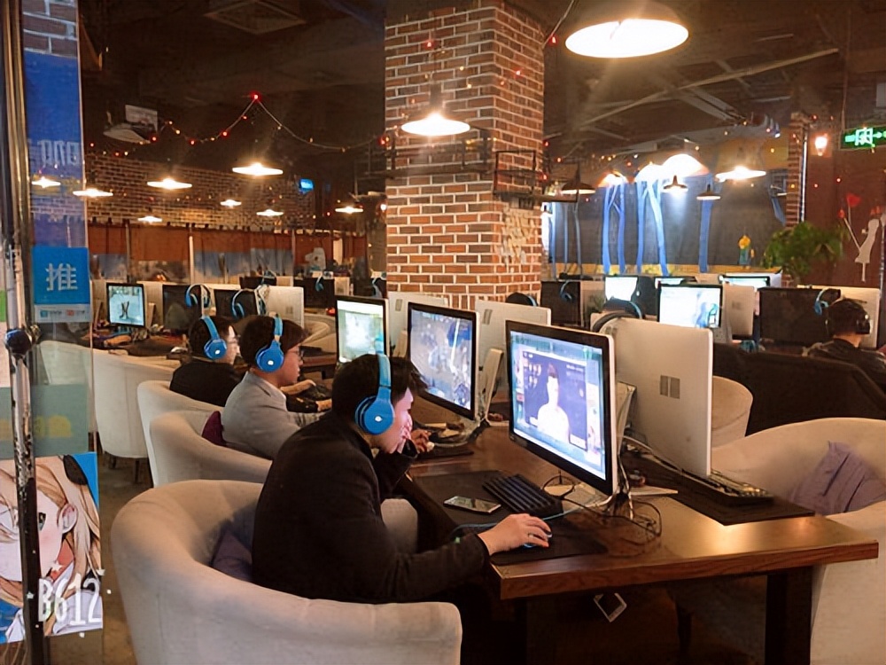 ‘走，网吧通宵’，失去的青春，抓不住的蝉