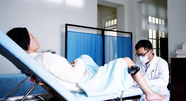 妇产科男医生面对女性隐私部位时，会觉得尴尬吗？护士说出实情