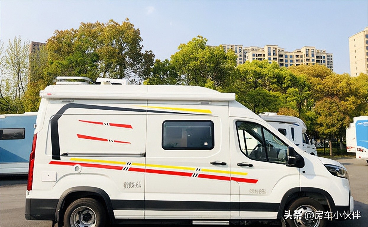 福特房车对比上汽大通原厂房车,高级福特房车改装案例