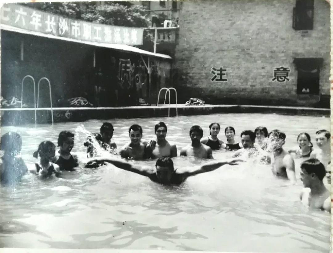 难忘母校的青春时光,难忘小学生活