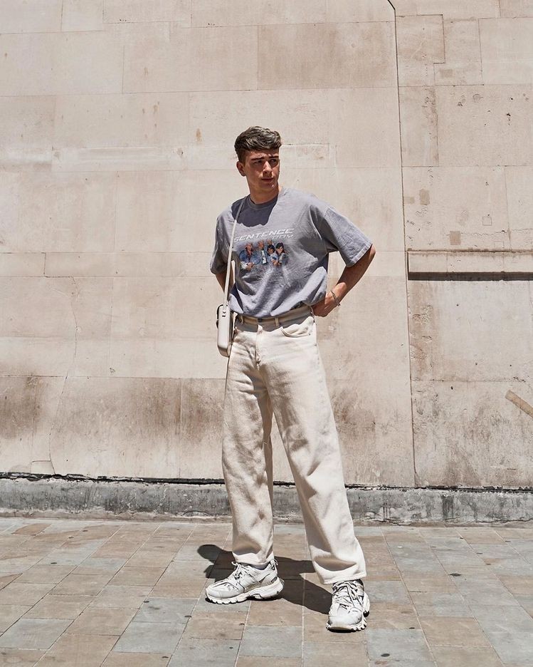 t恤牛仔裤减龄,t恤牛仔裤有哪些穿搭技巧