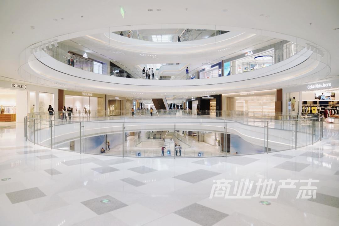 为了提升观察海口万象城的本地化视角,我在海口住了一整周