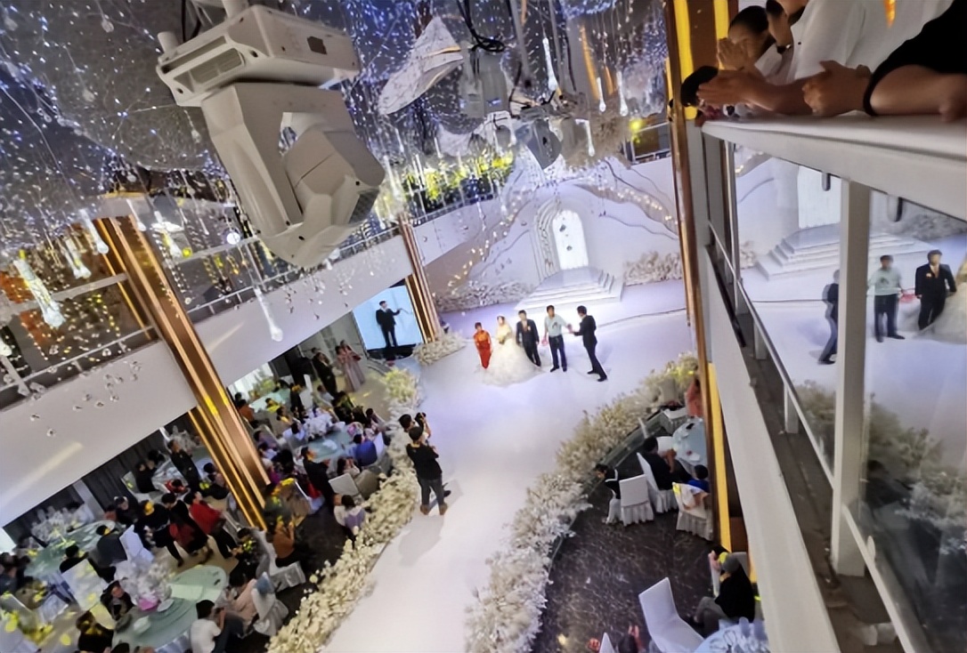 婚宴酒店led显示屏怎么设置,上海宴会厅led全彩显示屏报价